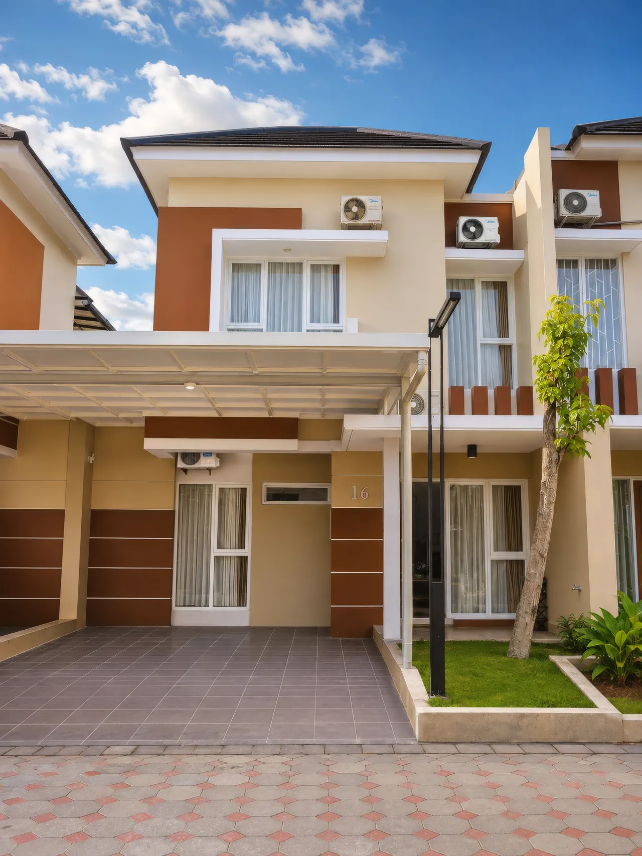 Jasa foto villa, area outdoor dengan kursi santai