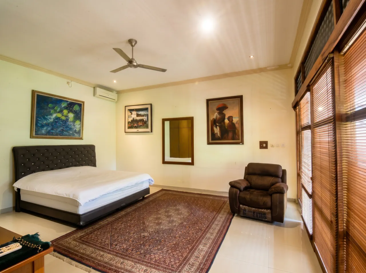 Jasa foto kos premium, kamar kos rapi dan terang